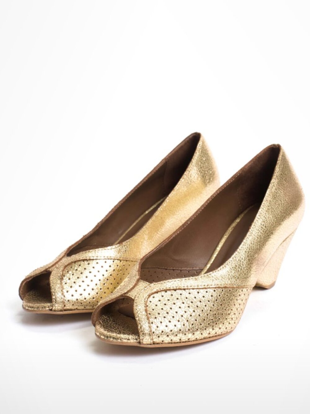 Anonymous Copenhagen Tiffany Triangle open toed pump in gold crackled metallic
